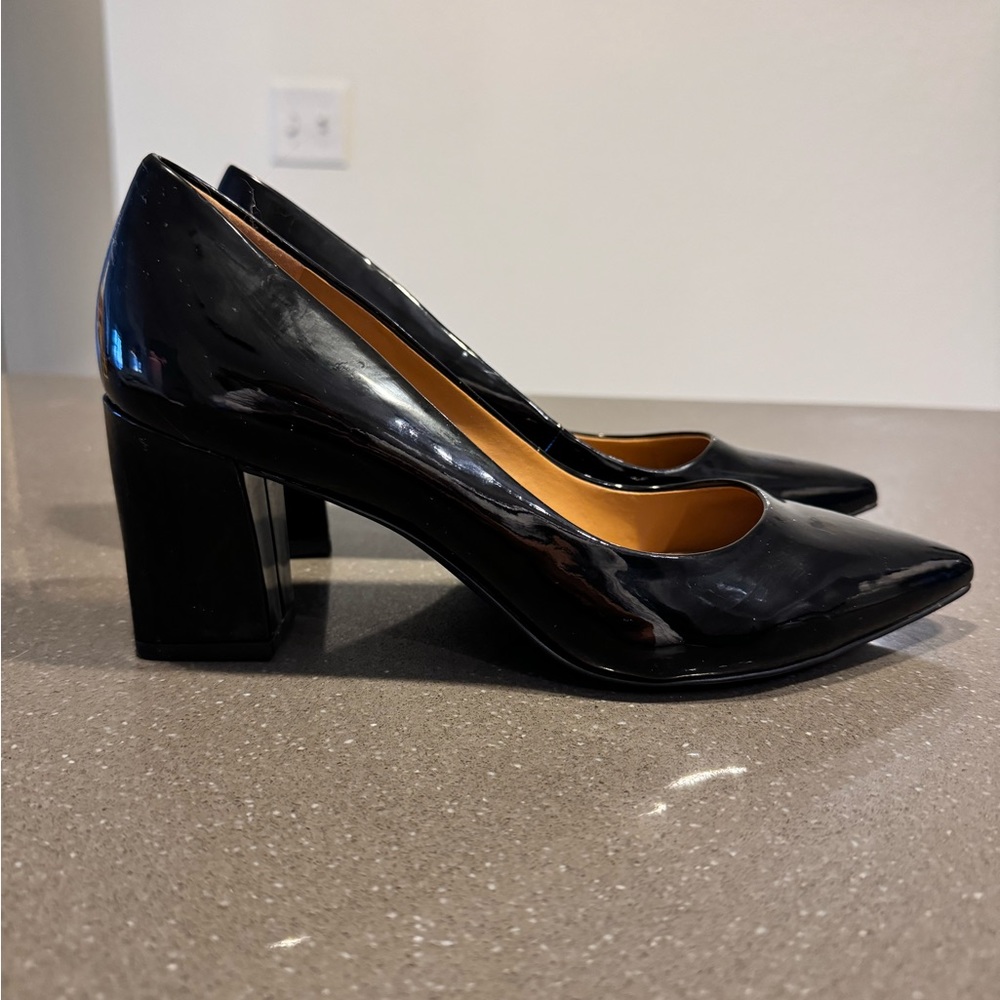 Black patent leather pointed toe heel (size 8)